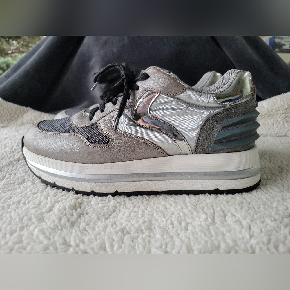 Voile Blanche Metallic Silver and Gray Platform Sneakers